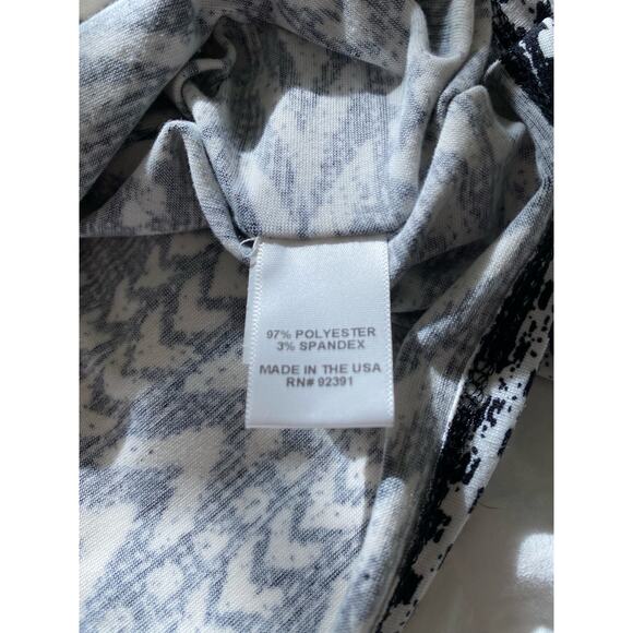 Mason & Mackenzie Black Women’s Top - Picture 3 of 7